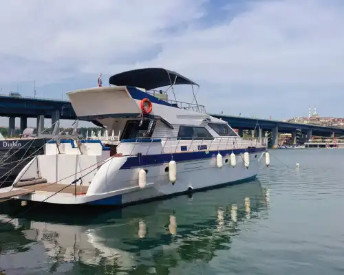 Незабываемые моменты на Босфоре на яхте с 4 каютами – на день или с ночёвкой