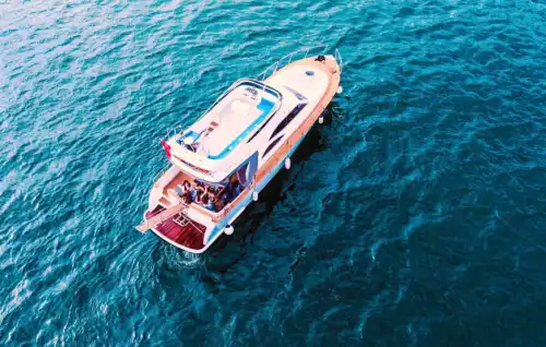 Enjoy the Sea with Professional Service on a 16m Yacht in Istanbul