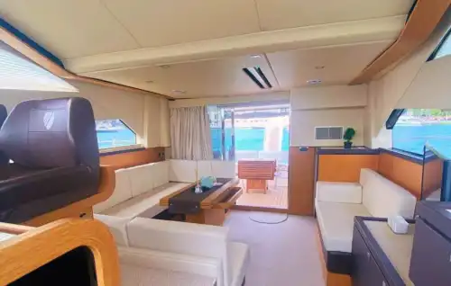 Bebek Çıkışlı 15 Metrelik Azimut Yat ile Boğaz’da Unutulmaz Tur