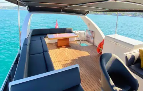 Идеальный выбор для предложений и праздников – вместимость 26 гостей