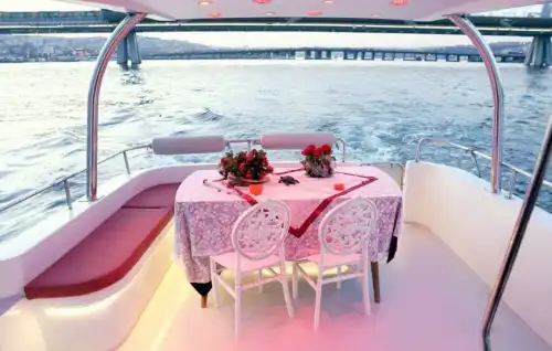 Откройте для себя исторические красоты Босфора на частной яхте вместимостью до 10 человек