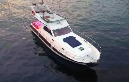 Откройте для себя исторические красоты Босфора на частной яхте вместимостью до 10 человек