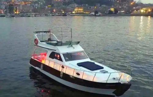 Откройте для себя исторические красоты Босфора на частной яхте вместимостью до 10 человек