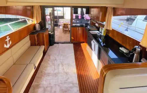 Арендуйте яхту для незабываемого мероприятия с уникальным видом на Стамбул!