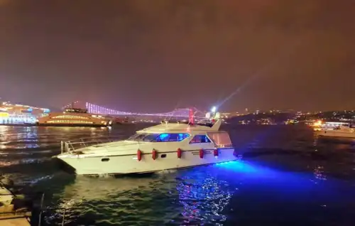 Фантастическое путешествие по Босфору на моторной яхте Marques с отправлением из Бебека!