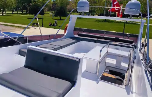 Haliç’te Ekonomik Yat Kiralama – 17 Metrelik Özel Yapım Tekne!