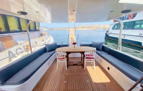 Haliç’te Ekonomik Yat Kiralama – 17 Metrelik Özel Yapım Tekne!