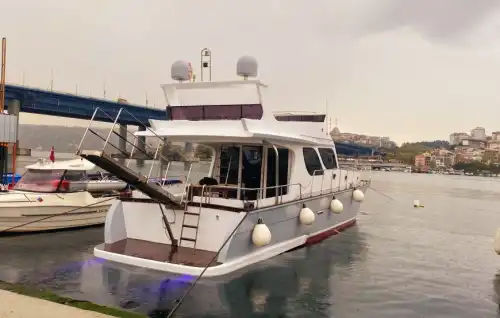 Haliç’te Ekonomik Yat Kiralama – 17 Metrelik Özel Yapım Tekne!