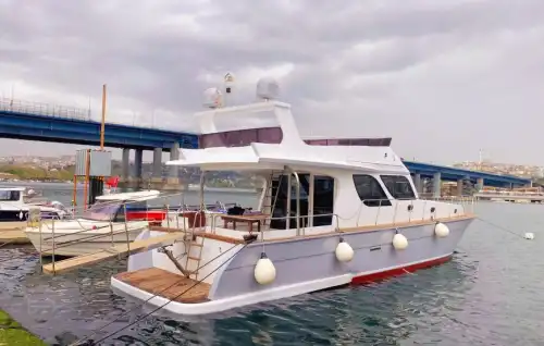 Haliç’te Ekonomik Yat Kiralama – 17 Metrelik Özel Yapım Tekne!