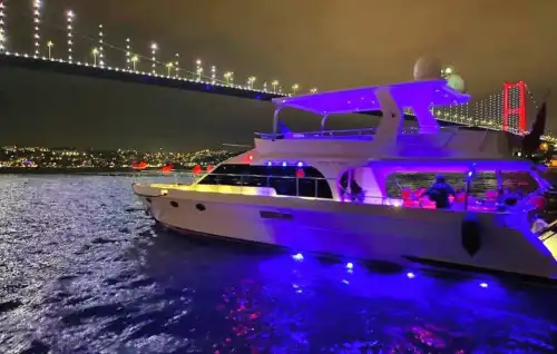 Yacht Rental in Eminönü – Luxury Experience with a Stunning Haliç View!