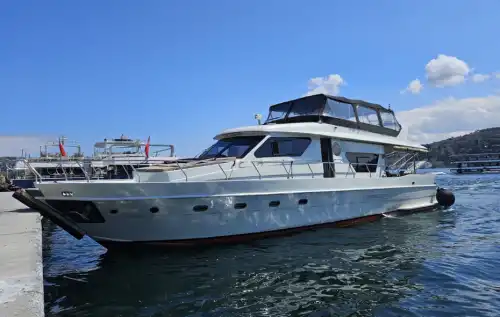 Просторная палуба, удобные зоны отдыха и музыка – эксклюзивный тур на яхте в Бебеке