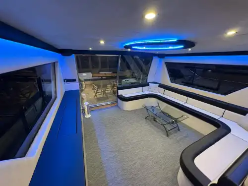 Просторная палуба, удобные зоны отдыха и музыка – эксклюзивный тур на яхте в Бебеке
