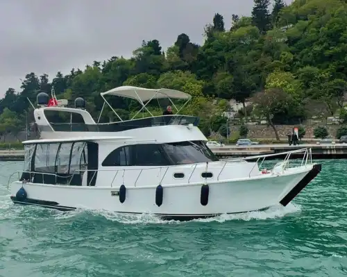 Наслаждайтесь приятными моментами на прохладных водах Босфора на частной яхте с отправлением из Тарабьи, Стамбул