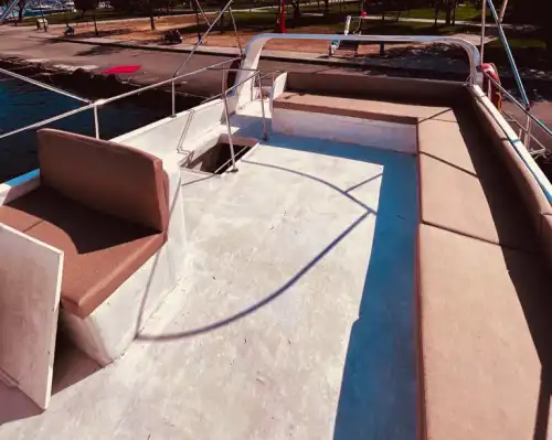 Круиз по водам Стамбула на современной 12-местной яхте