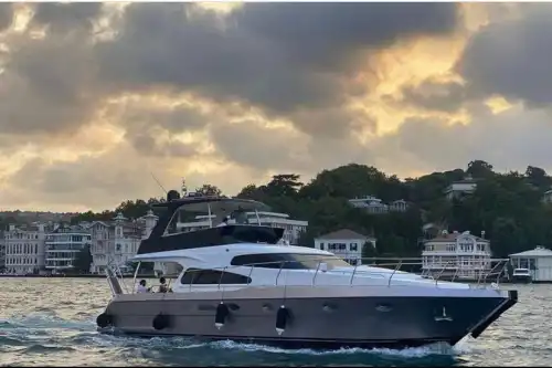 Lüks ve Özel: İstanbul'da Sevdiklerinizle Özel Bir Deniz Turu