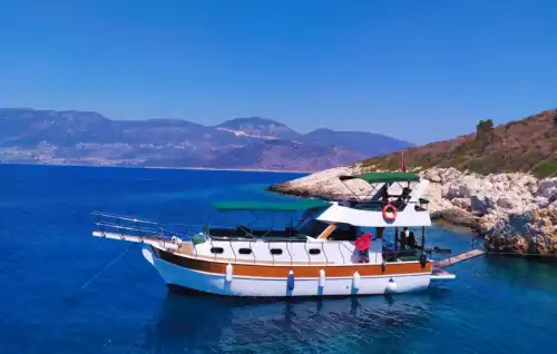 Аренда яхты в Калкане для романтического отдыха или вечеринок