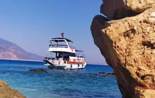 Аренда яхты в Калкане для романтического отдыха или вечеринок