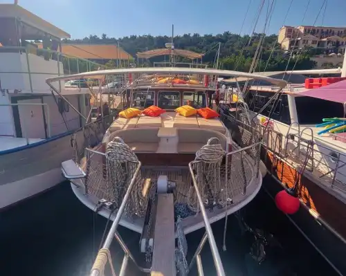 Eşsiz Manzaralar ve Rahatlık İçin Kalkan’da Günlük Tekne Kiralama