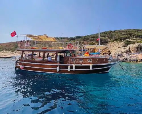 Eşsiz Manzaralar ve Rahatlık İçin Kalkan’da Günlük Tekne Kiralama