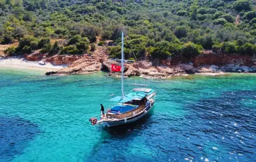 Исследуйте живописные бухты Калкана на 13-метровой частной яхте