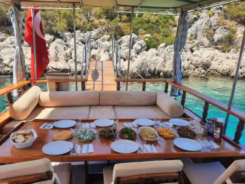 Küçük Gruplar İçin Kaş’ta Özel Günlük Tekne Deneyimi