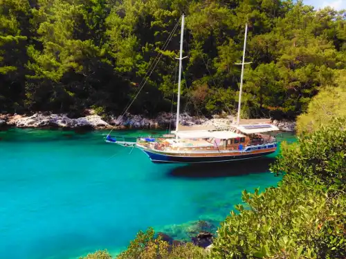 Путешествуйте по чистым водам Каша на частной гулете