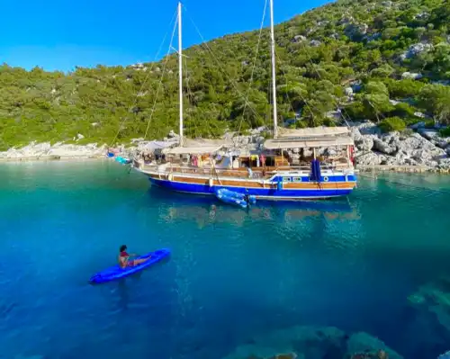 Путешествуйте по чистым водам Каша на частной гулете