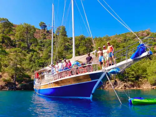 Путешествуйте по чистым водам Каша на частной гулете