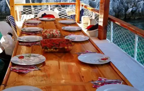 Кристально чистые воды, древние руины и безмятежный день в Кекова