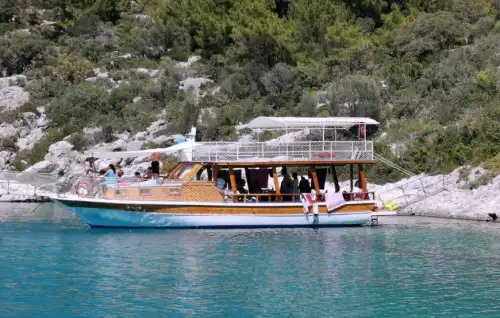 Кристально чистые воды, древние руины и безмятежный день в Кекова