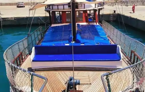 Aile ve Grup Etkinlikleri İçin Kemer’de Geniş Tekne Kiralama