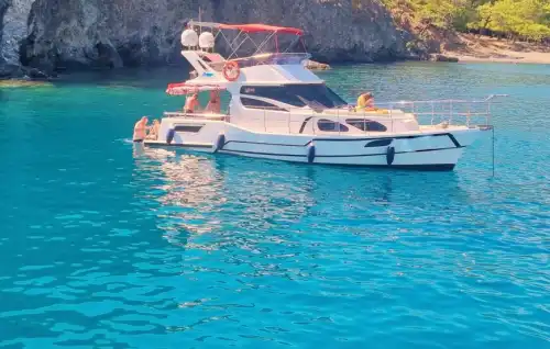 Испытайте лучшее в Кемере – аренда роскошной моторной яхты