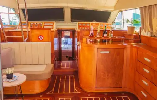 Самое эксклюзивное голубое путешествие – 14-метровая моторная яхта