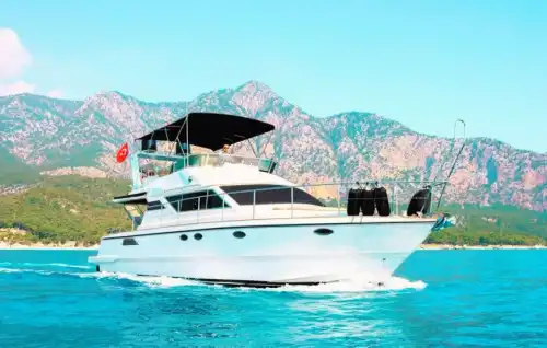 Самое эксклюзивное голубое путешествие – 14-метровая моторная яхта