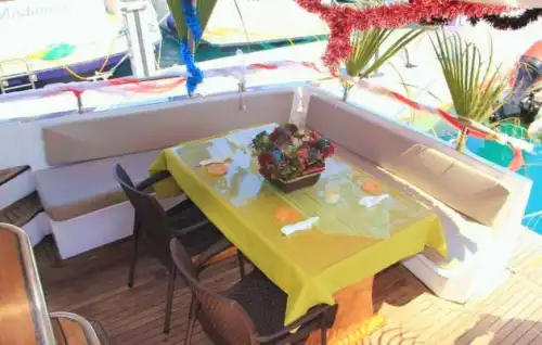 Испытайте лучшее в Кемере – аренда роскошной моторной яхты