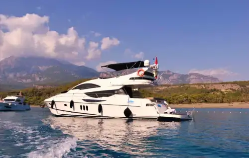 Bekarlığa Veda Partisi veya Romantik Bir Gün: Kemer’de Azimut Yat!