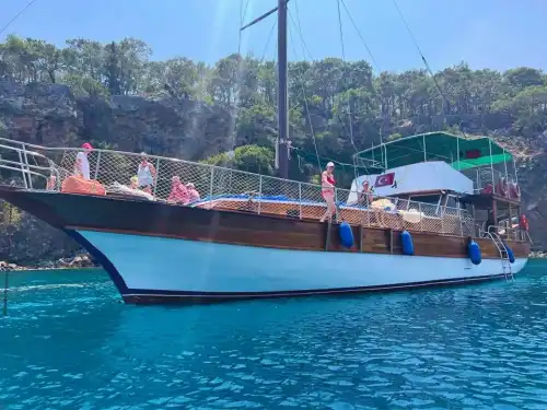 Незабываемые воспоминания на яхте, сочетающей роскошь и развлечения