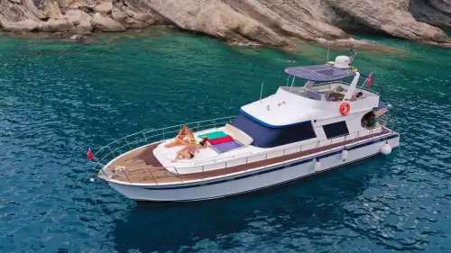 Kemer'de Yakıt Dahil, 3 Mürettebatlı, 20 Metrelik Yat Sizi Bekliyor!