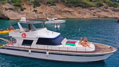 Kemer'de Yakıt Dahil, 3 Mürettebatlı, 20 Metrelik Yat Sizi Bekliyor!