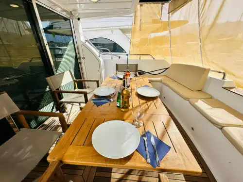 Denizin Üzerinde Lüks ve Konfor: Kemer’de Özel Kabinli Yat Deneyimi