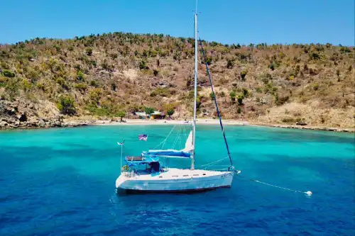 Kuşadası’nda Rüzgârın Peşinde: Beneteau Yelkenlisi ile Mavi Yolculuk!