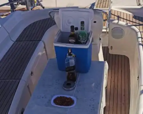 Kuşadası’nda Rüzgârın Peşinde: Beneteau Yelkenlisi ile Mavi Yolculuk!