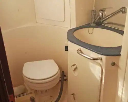 Kuşadası’nda Rüzgârın Peşinde: Beneteau Yelkenlisi ile Mavi Yolculuk!