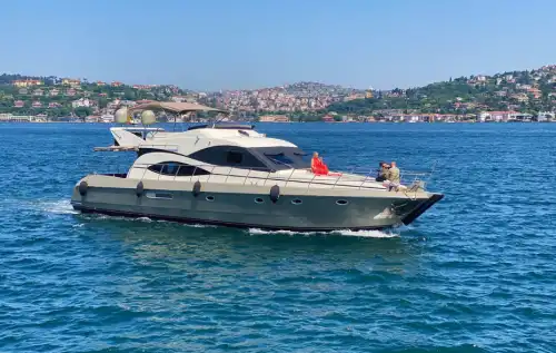 Роскошный 20-метровый яхтенный тур по Босфору в Стамбуле!