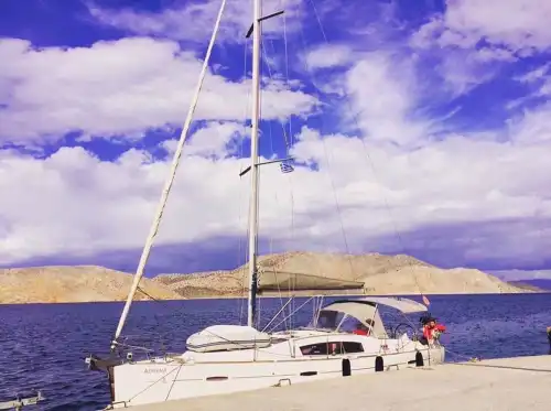 Исследуйте Эгейское море на 12-метровой парусной яхте Bavaria