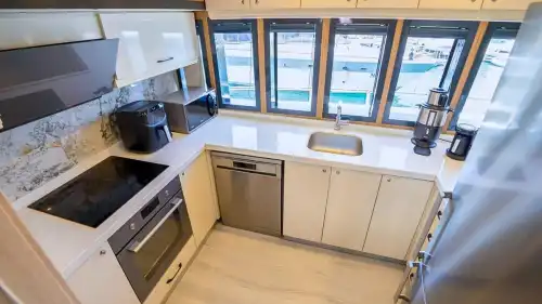 Bodrum'da 26 Metrelik Lüks Trawler ile Muhteşem Deniz Keyfi