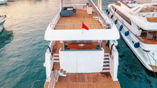 Marmaris’te 26 Metrelik Lüks Trawler ile Muhteşem Deniz Keyfi