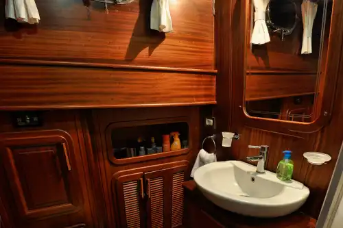 Marmaris'te Geniş Güverte ve Konforlu Kabinler ile Konaklamalı Mavi Yolculuk