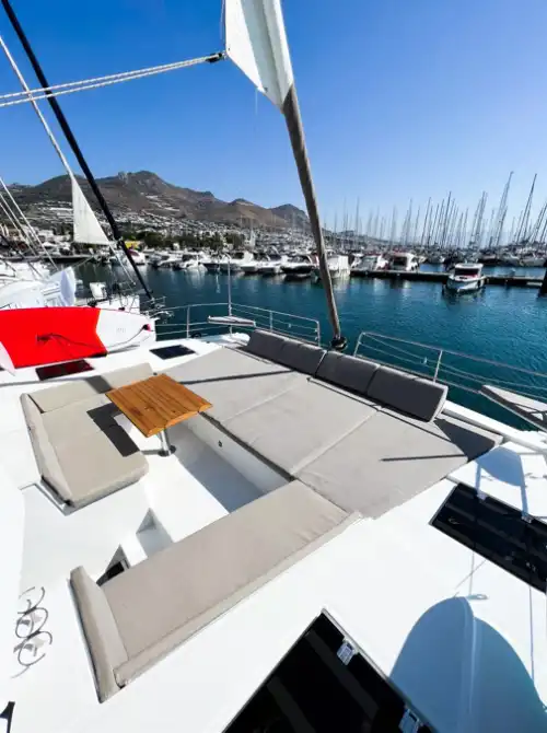 Göcek'te Bali 4.4 Kaptansız Katamaran Kiralama | 2022 Model 4+1 Kabin Bareboat