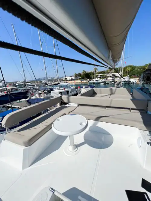 Göcek'te Bali 4.4 Kaptansız Katamaran Kiralama | 2022 Model 4+1 Kabin Bareboat